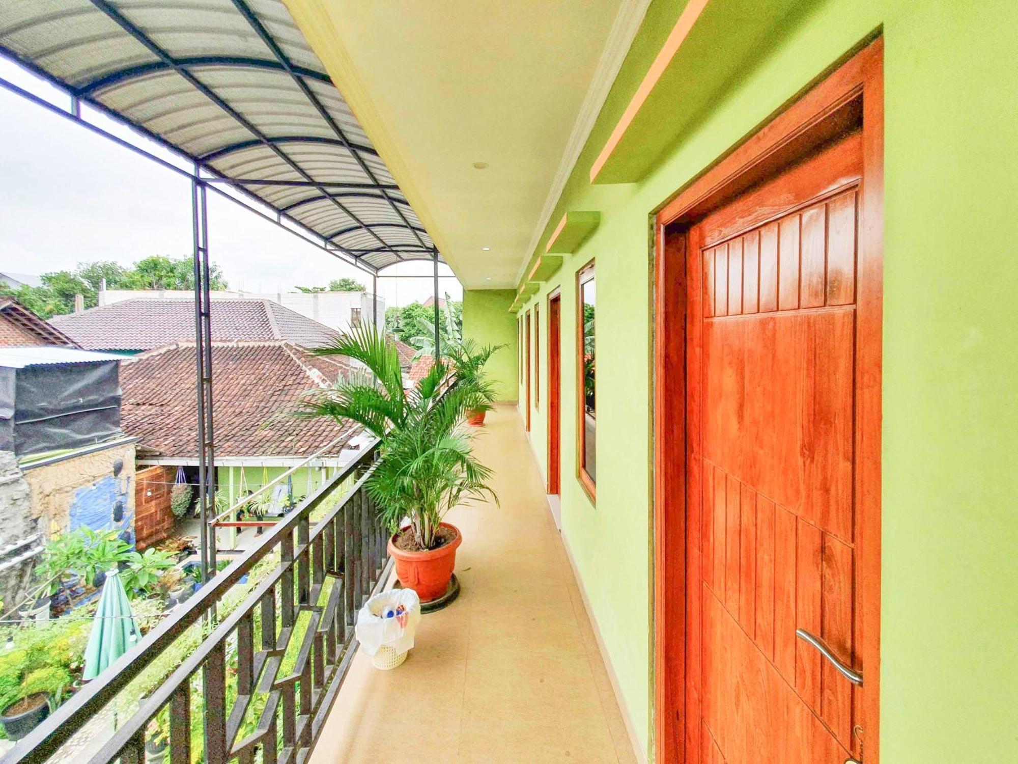 Готель Reddoorz Syariah At Graha Adi Karya Kartasura Kartosuro Екстер'єр фото