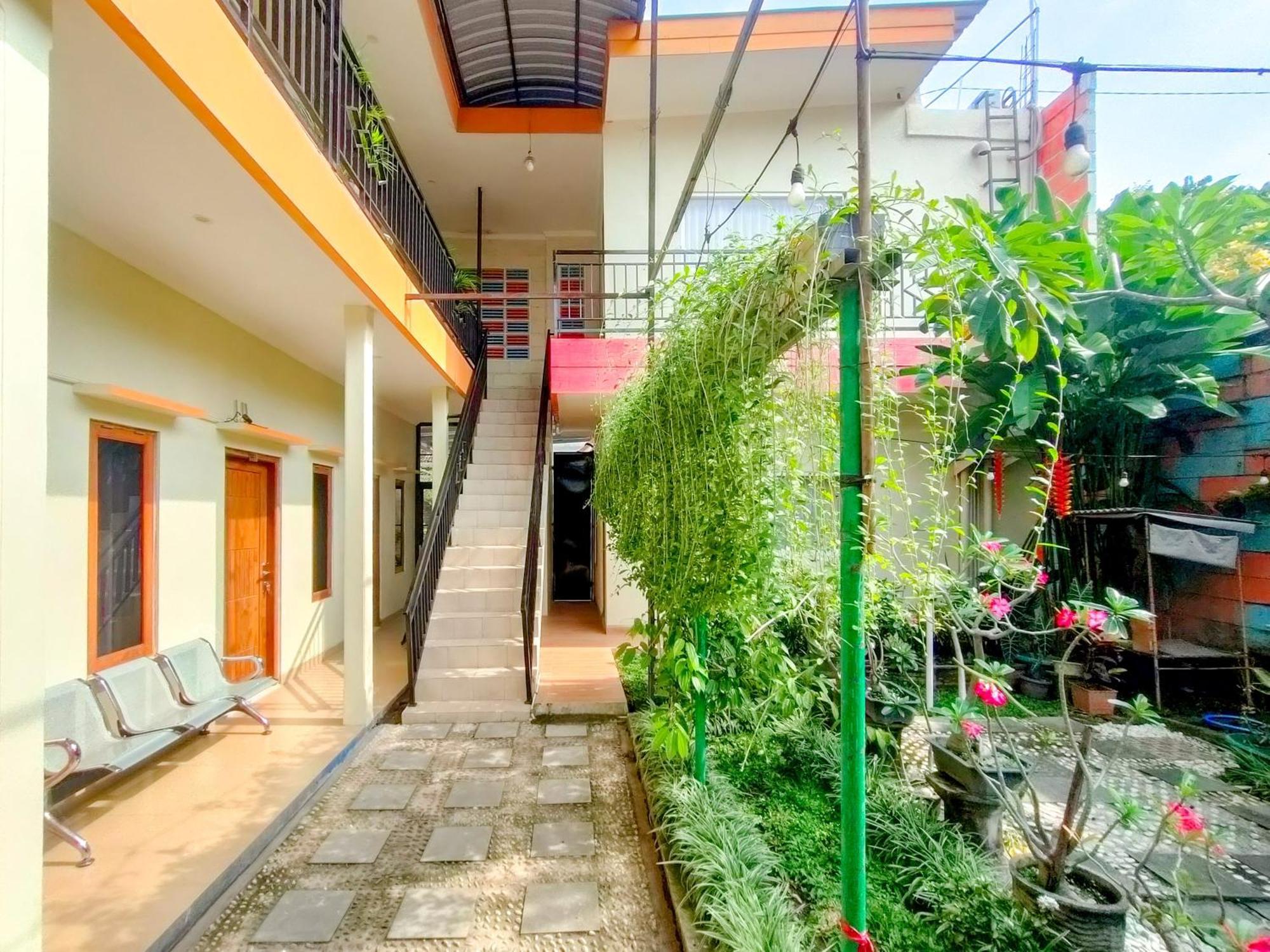 Готель Reddoorz Syariah At Graha Adi Karya Kartasura Kartosuro Екстер'єр фото