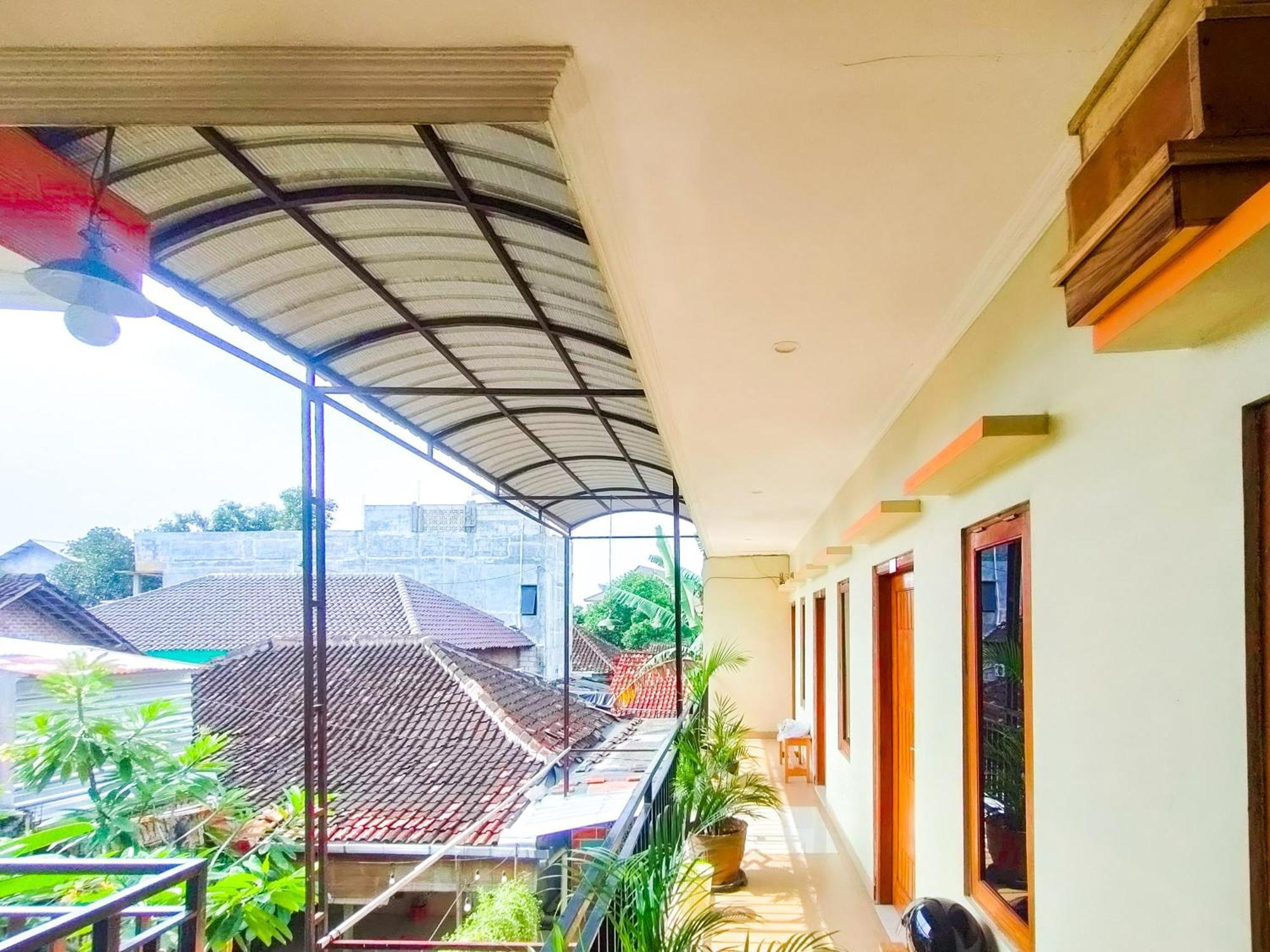 Готель Reddoorz Syariah At Graha Adi Karya Kartasura Kartosuro Екстер'єр фото