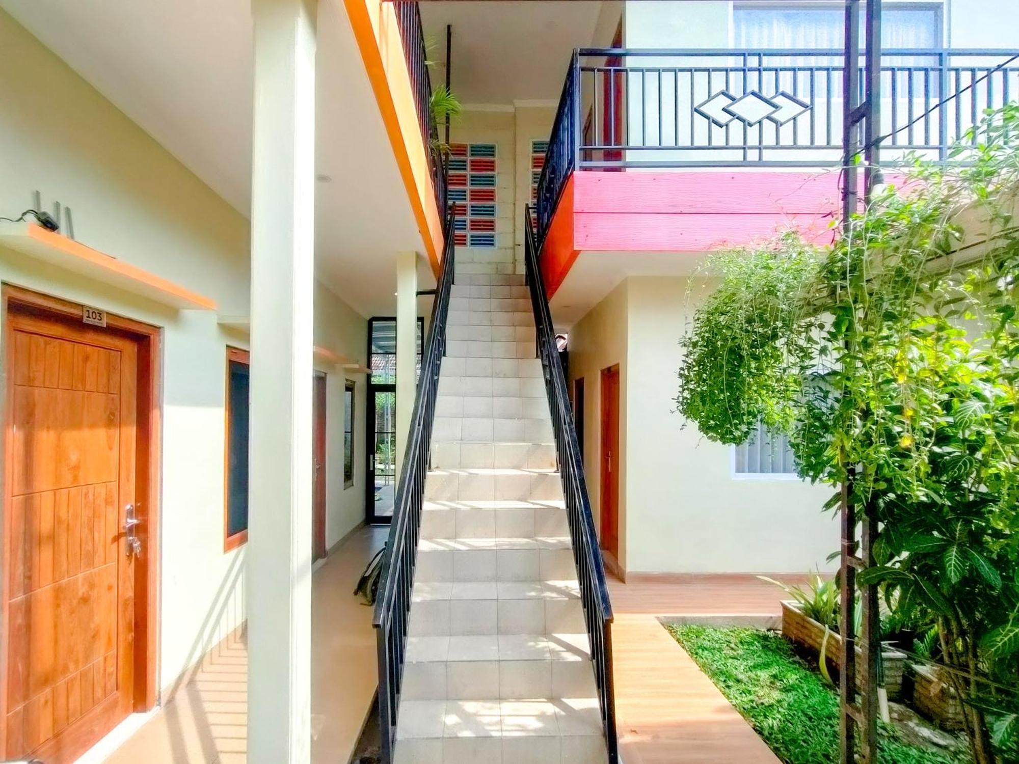 Готель Reddoorz Syariah At Graha Adi Karya Kartasura Kartosuro Екстер'єр фото
